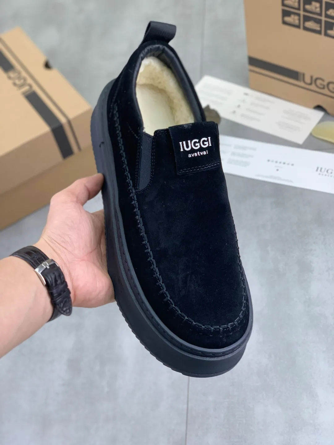 Men's men's shoes 💰P580 New arrival 🆕🆕🆕 IUGGI men's shoes slip-on loafers British style fashionable retro casual sneakers Convenient, comfortable, casual, versatile style Wool lining is comfortable and warm Rubber outsole Non-slip and firm Size: 39-44 Three colors 8731-8
